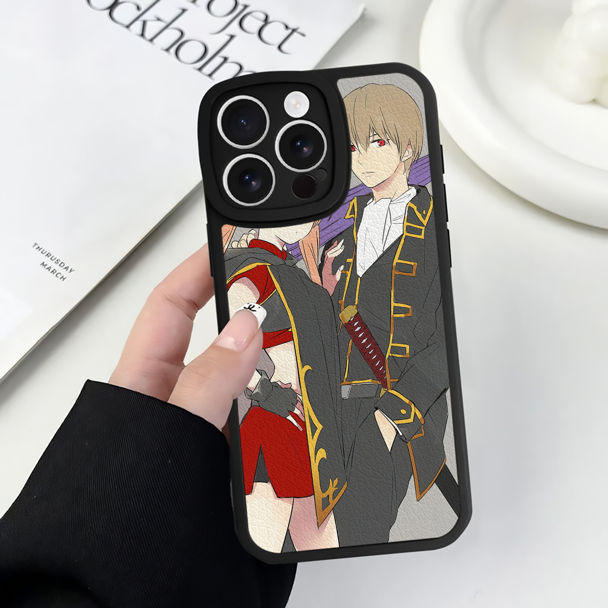 ぎんたま 坂田銀時（さかたぎんとき） 神楽 志村新八（しむら しんぱち） GINTAMA Sakata Gintoki Kagura Shimura Shinpachi 【iPhone 16シリーズ対応】シリコンスマホケース（レザー調） 材質：シリコン
